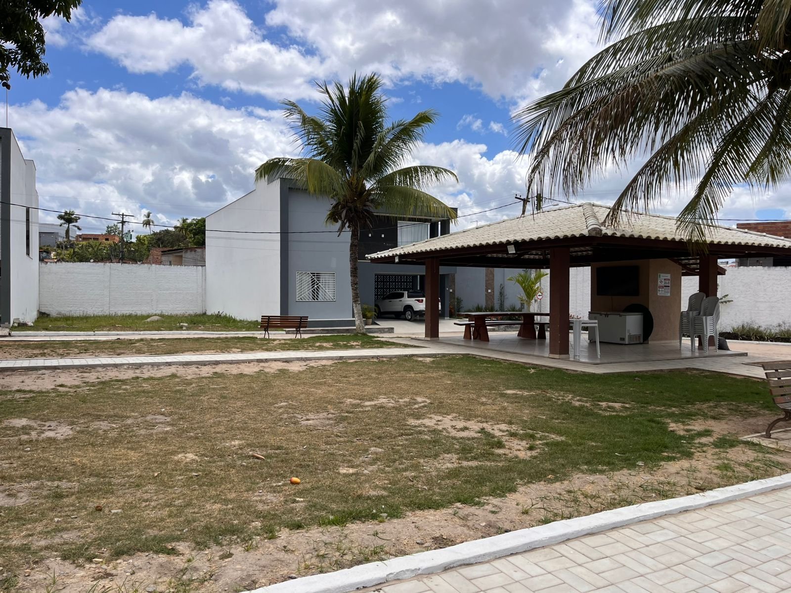 VILLAGE EM CONDOMÍNIO