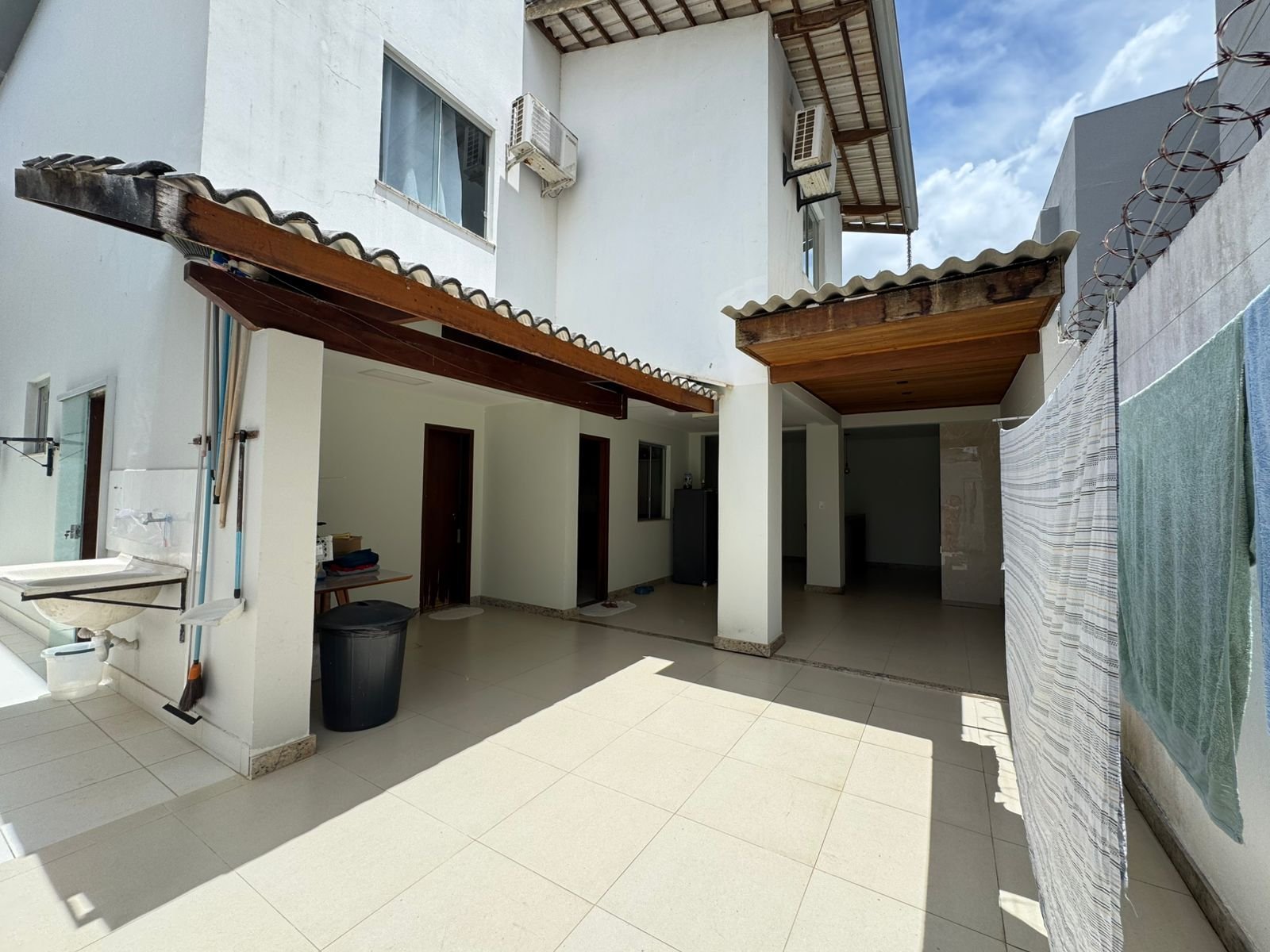 CASA A VENDA - CONDOMÍNINO CIDADE DAS FLORES