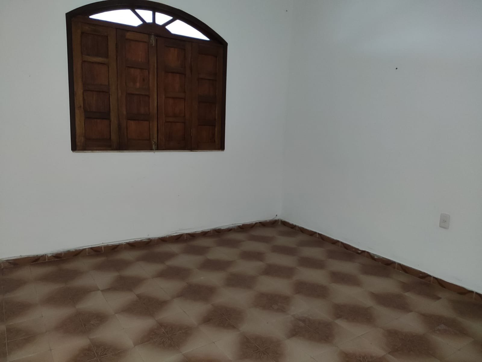 CASA A VENDA PRÓXIMO A FEIRA LIVRE