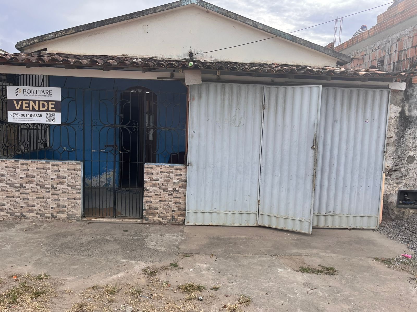 CASA A VENDA EM FRENTE AO ATACADÃO