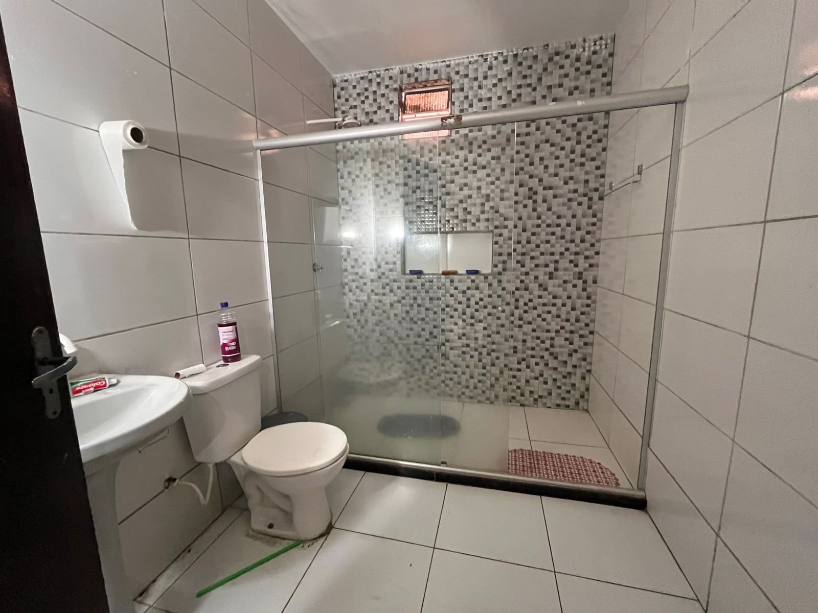 CASA A VENDA EM FRENTE AO ATACADÃO