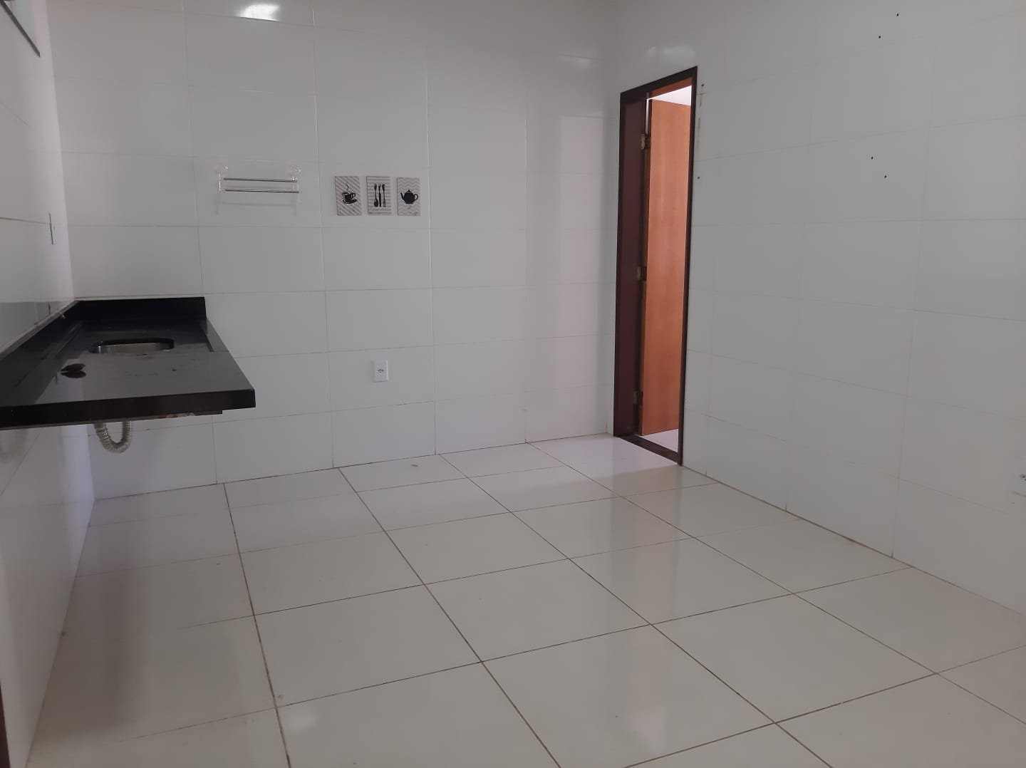 CASA TÉRREA PARA ALUGAR NO COND. PARQUE SÃO JOSÉ
