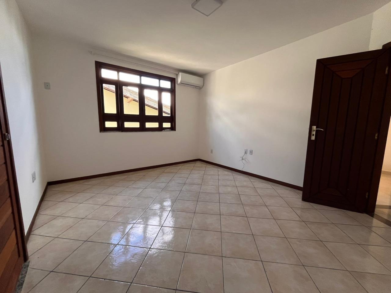 CASA 1º ANDAR - ANDAIÁ