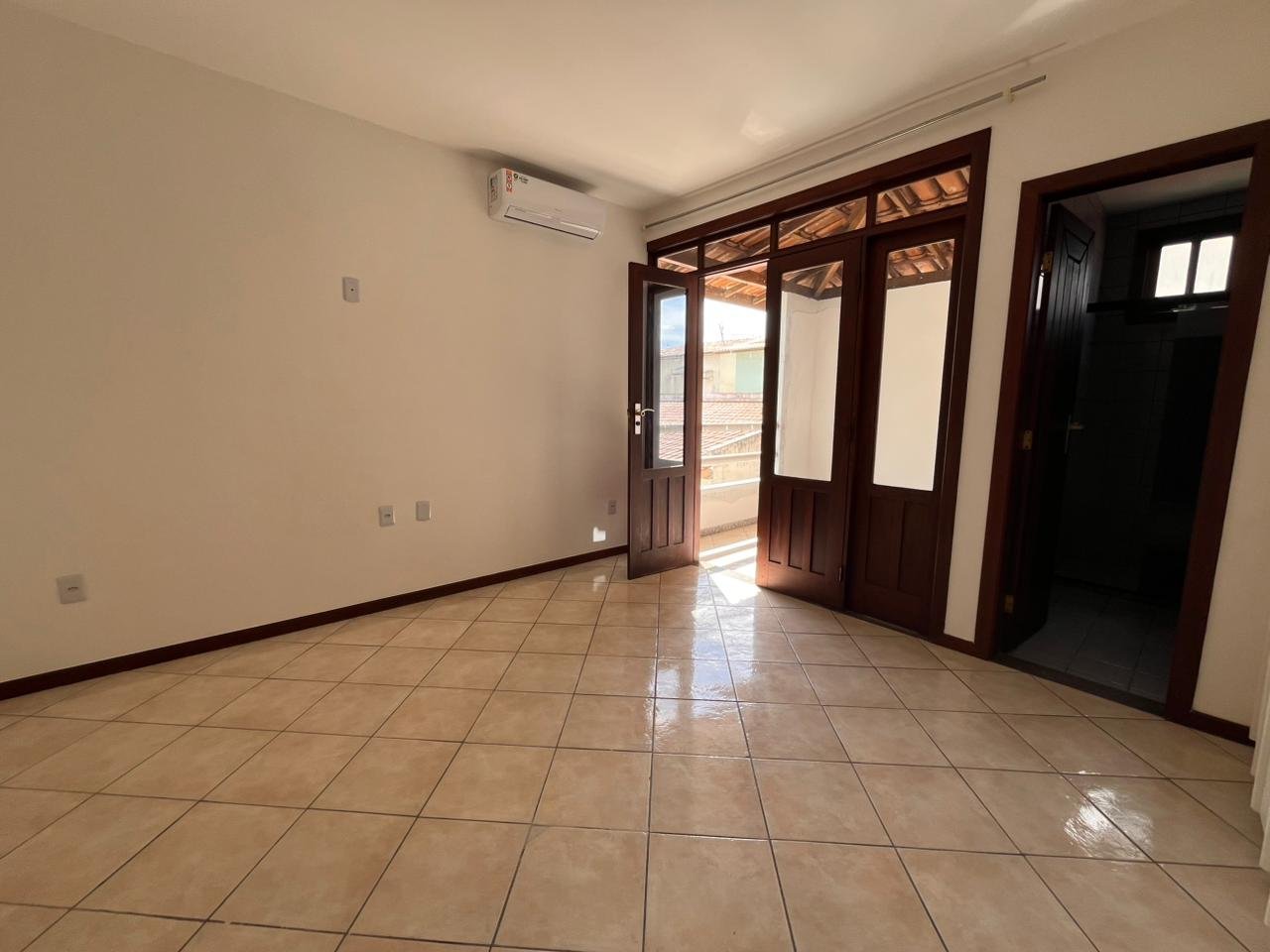 CASA 1º ANDAR - ANDAIÁ